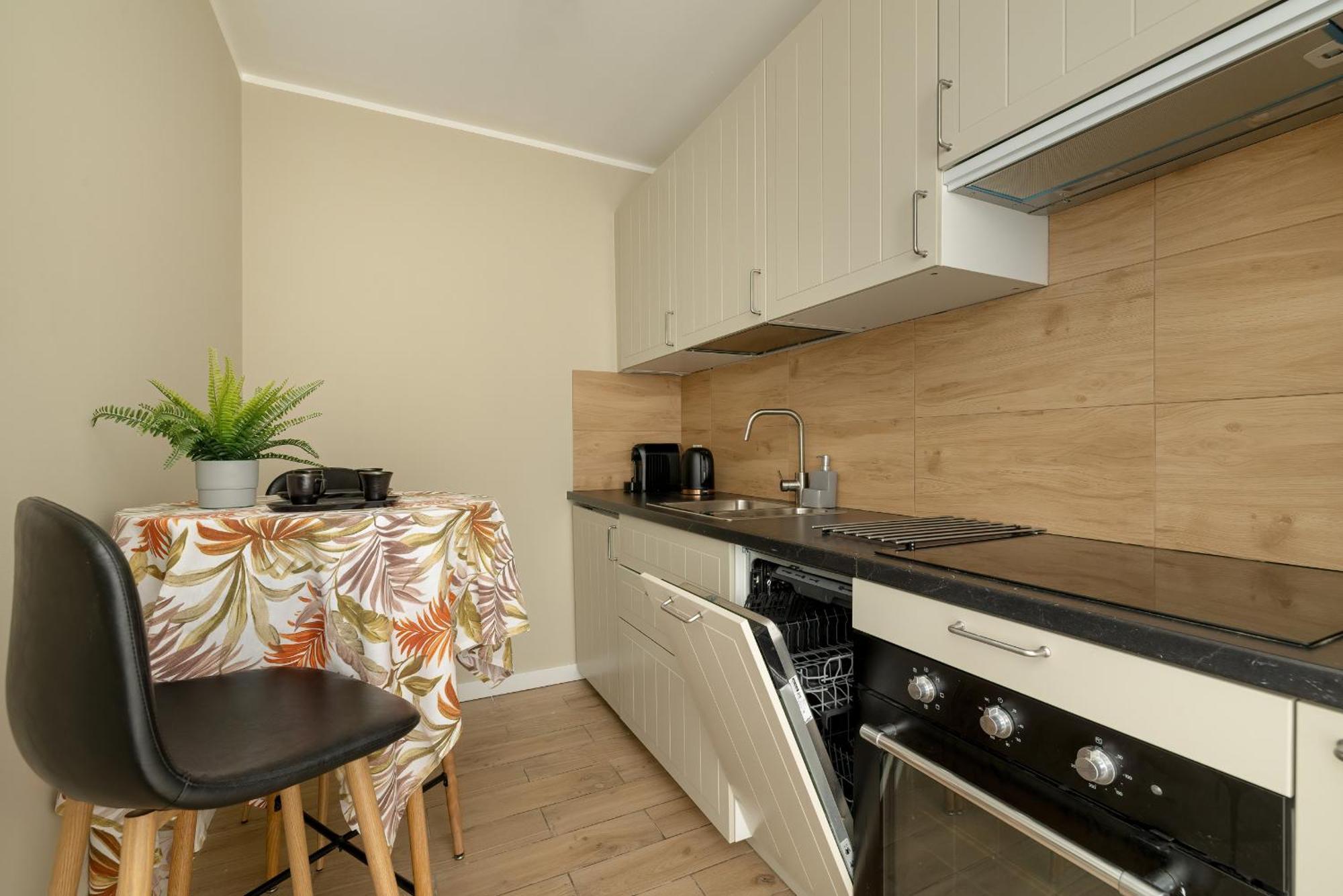 Tysiaclecia Studio Apartament Z Balkonem I Darmowym Parkingiem By Noclegi Renters Katowice Exterior photo